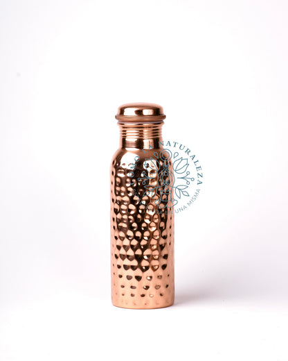 Botella de 700 ml. Modelo “Martillada” acabado brillante 100% COBRE