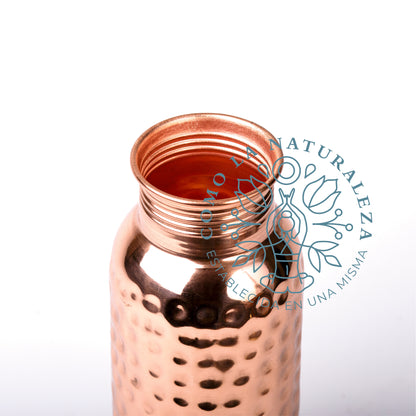 Botella de 700 ml. Modelo “Martillada” acabado brillante 100% COBRE