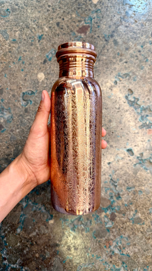 Botella de 600 ml. Modelo “Grabada” acabado brillante 100% COBRE