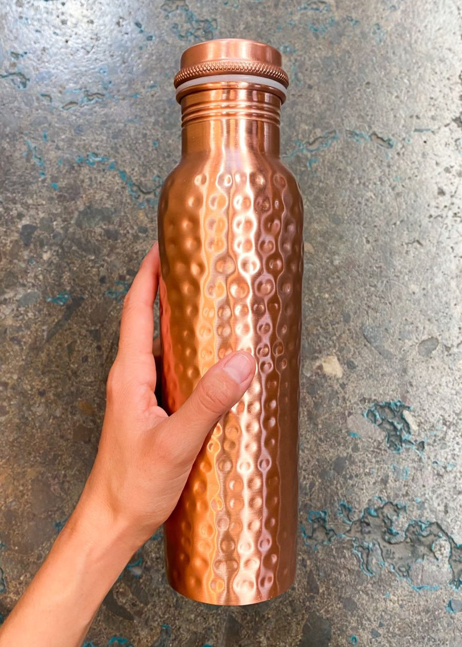 Botella de 1 LITRO Modelo “Martillada” acabado mate 100% COBRE